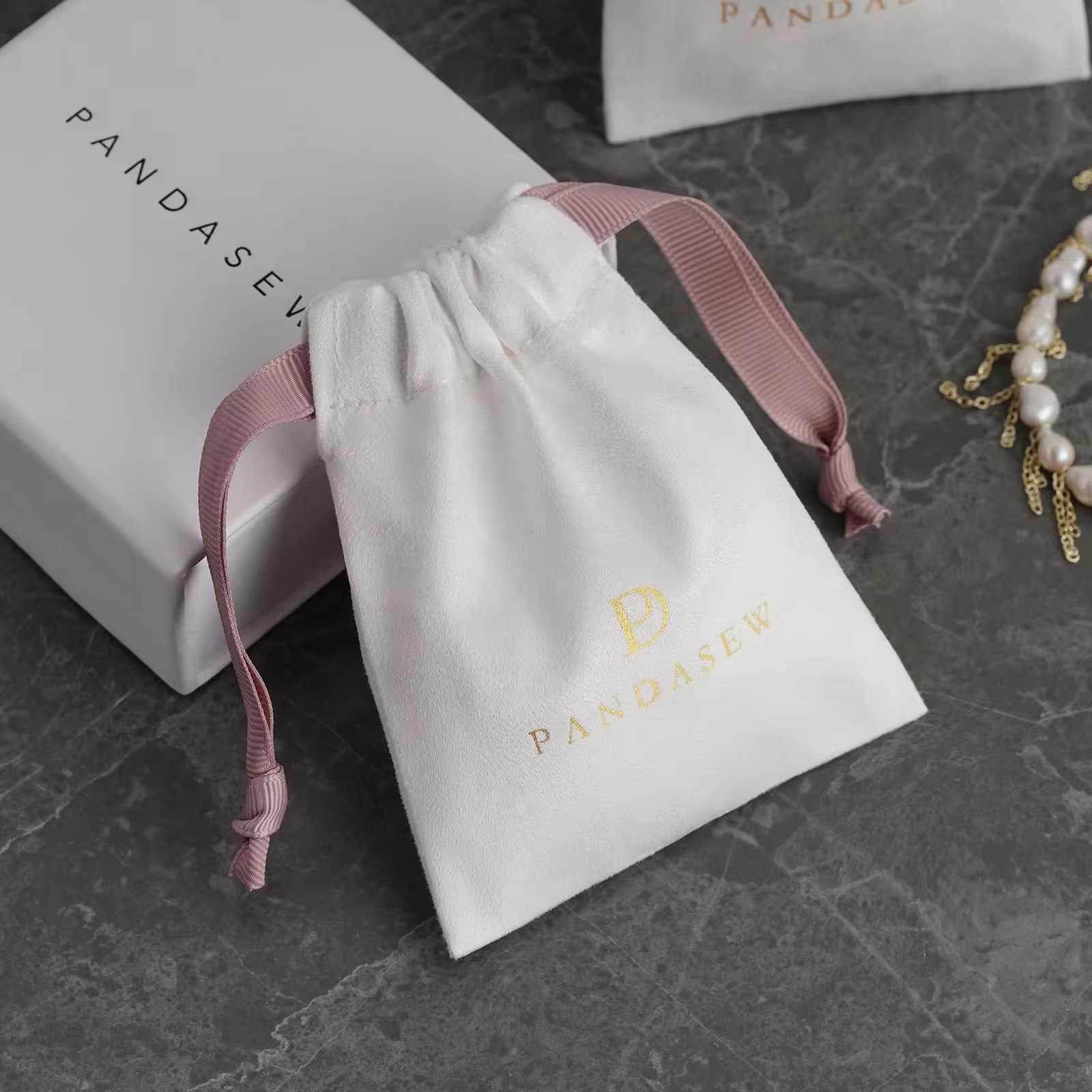 Luxe suède trekkoordtasje met  - Luxury Bags For School recensie en prijs